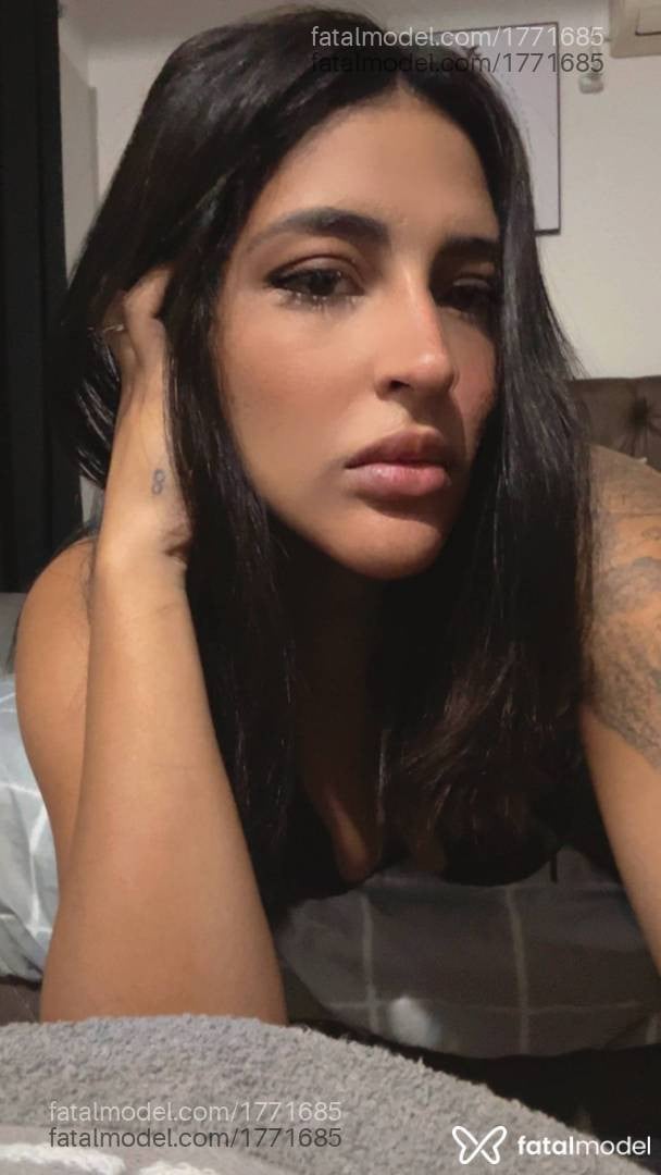 Acompanhante mulher morena (o) de olhos pretos - Vivi