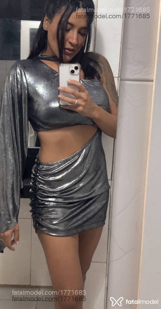 Acompanhante mulher morena (o) de olhos pretos - Vivi