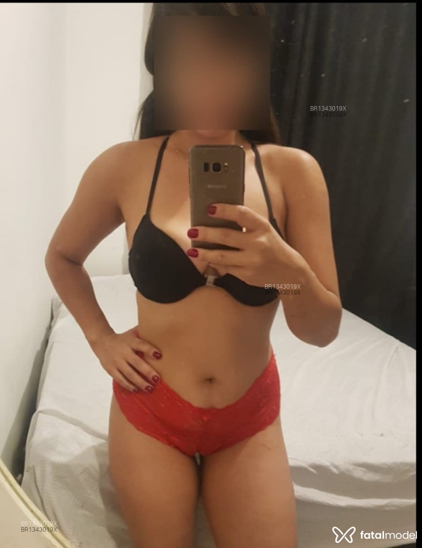 Acompanhante mulher com cabelo castanho de olhos castanhos em Campinas Acompanhante mulher com cabelo castanho de olhos castanhos em Campinas - Sarah loiola