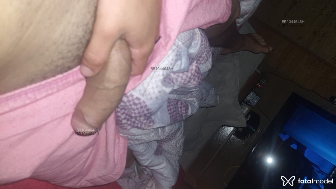 Acompanhante homem com cabelo castanho de olhos verdes em Florianópolis - João Vigor