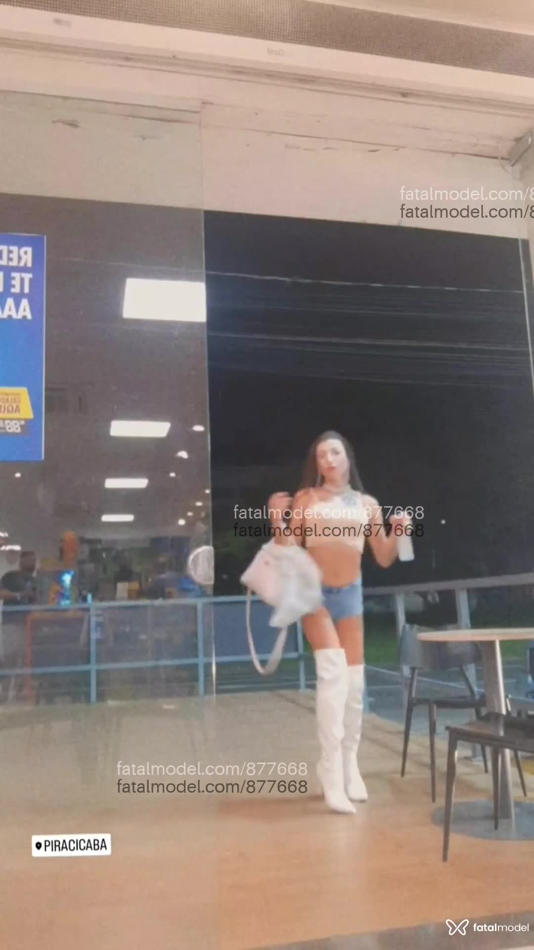 Acompanhante mulher trans com cabelo castanho de olhos castanhos em Piracicaba Acompanhante mulher trans com cabelo castanho de olhos castanhos em Piracicaba - Eloah Prado