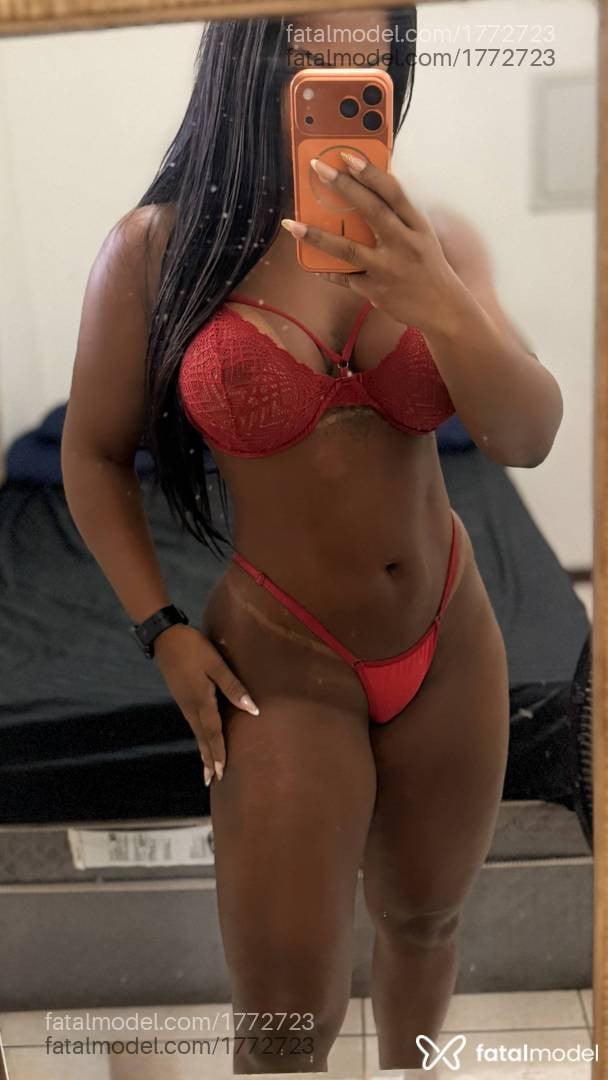 Acompanhante mulher morena (o) de olhos pretos - Maya Rangel