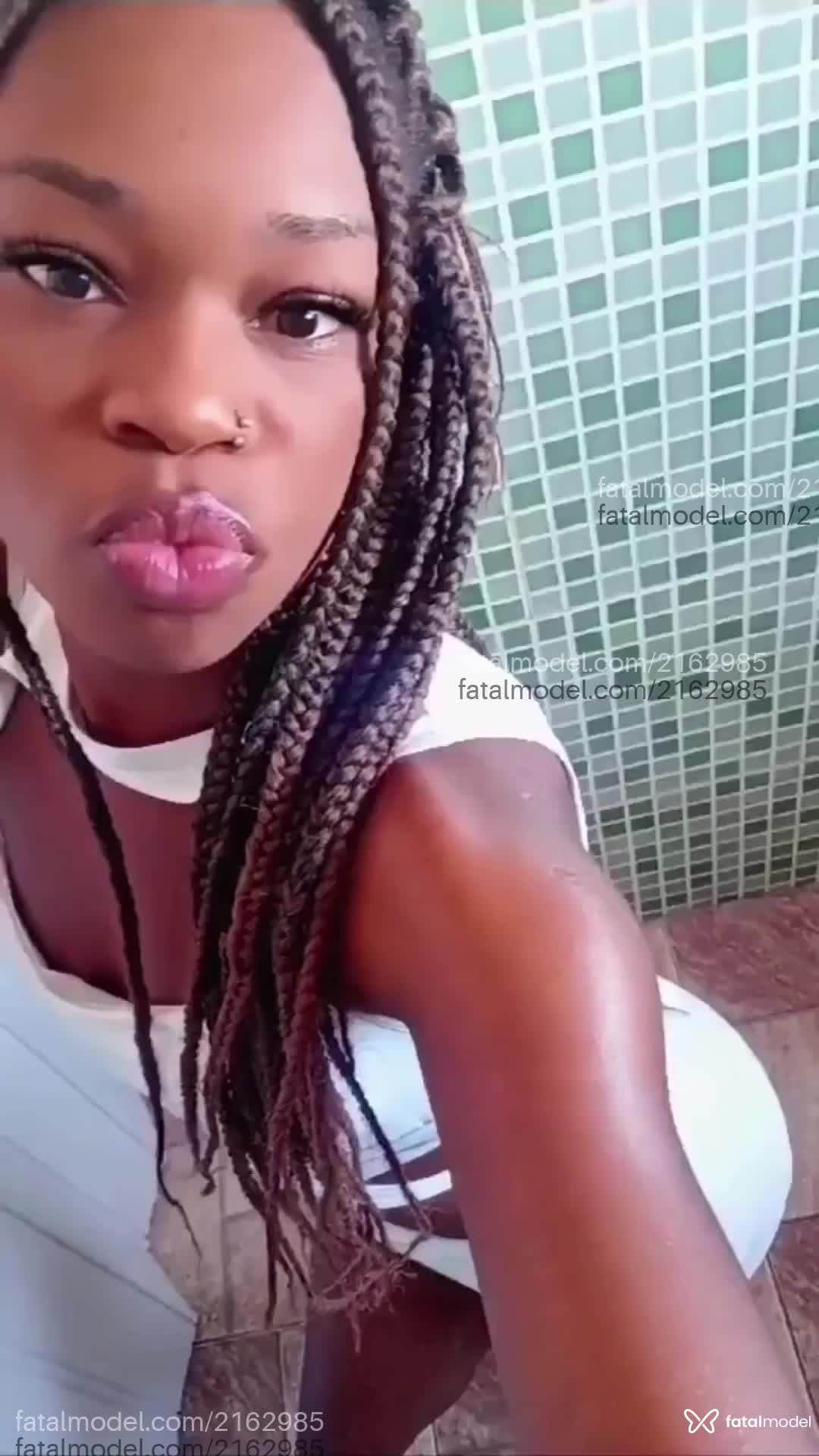 Acompanhante mulher morena (o) de olhos castanhos em Virtual Acompanhante mulher morena (o) de olhos castanhos em Virtual - Dandara
