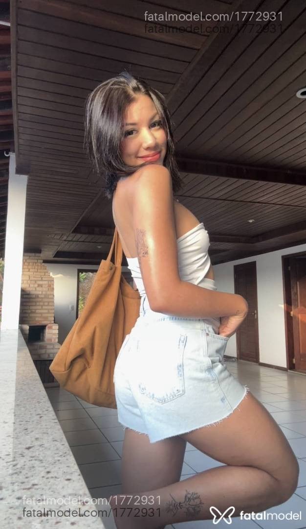 Acompanhante mulher loira (o) de olhos pretos - Vitória