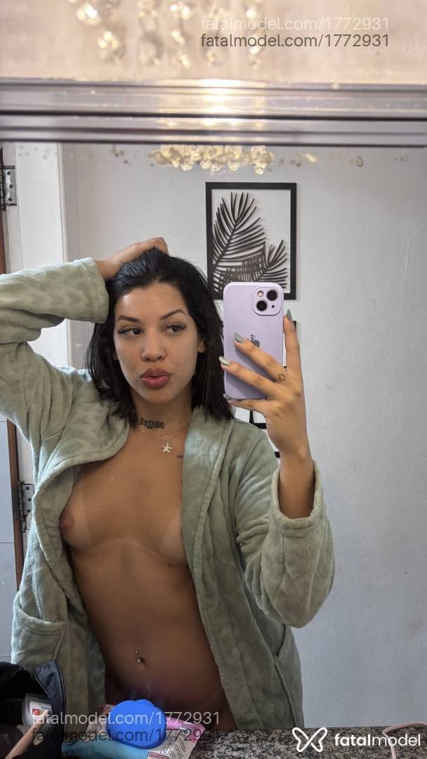 Acompanhante mulher loira (o) de olhos pretos - Vitória