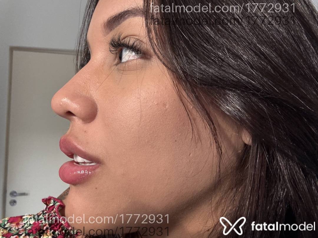 Acompanhante mulher loira (o) de olhos pretos - Vitória