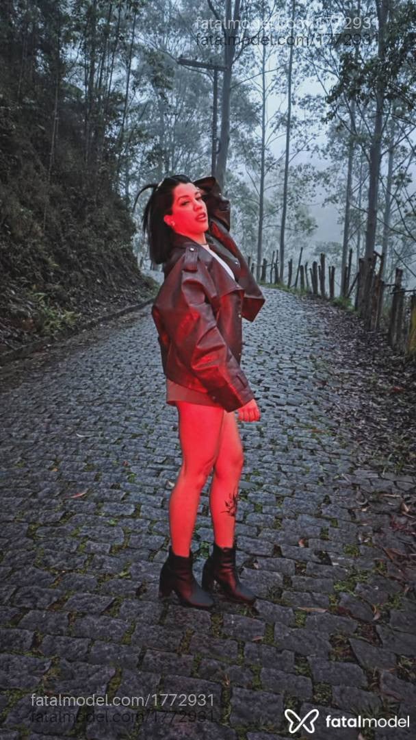 Acompanhante mulher loira (o) de olhos pretos - Vitoria