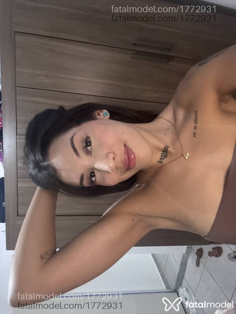 Acompanhante mulher loira (o) de olhos pretos - Vitória