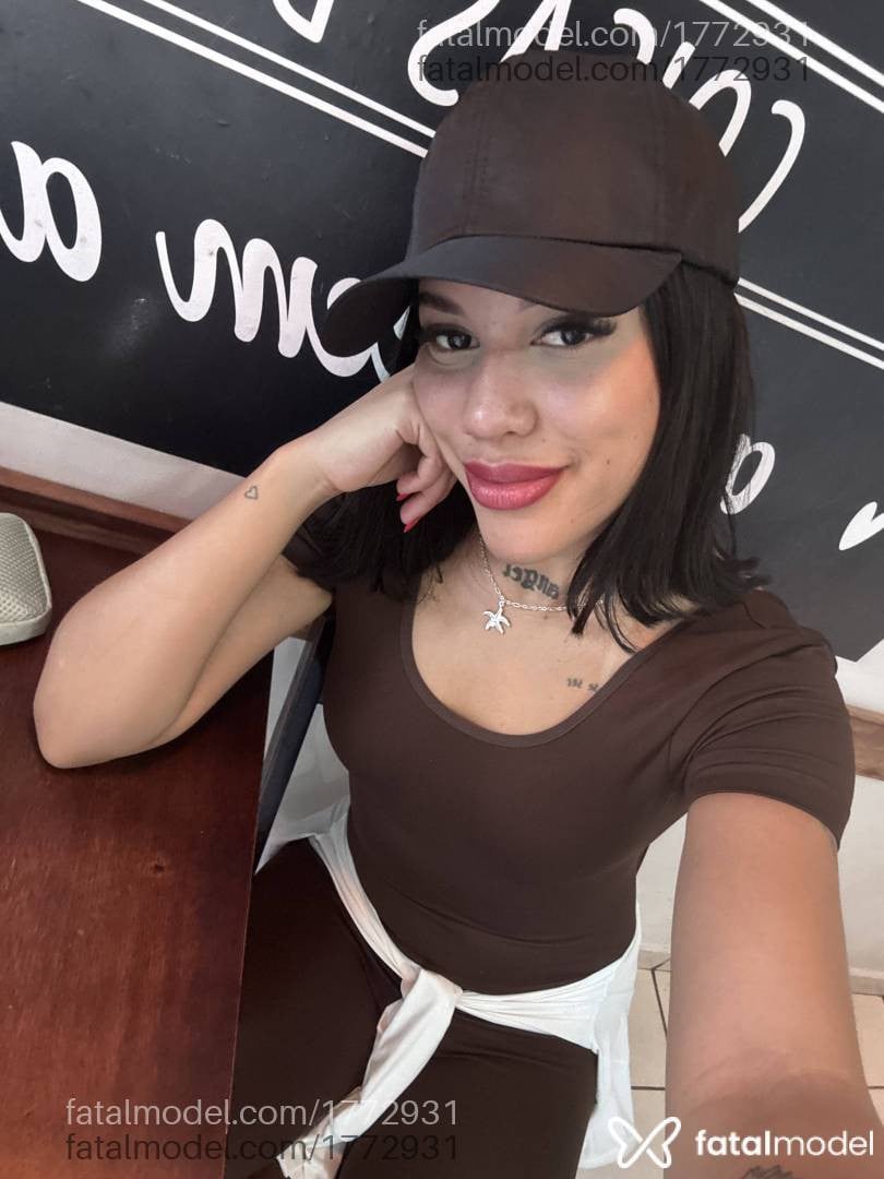 Acompanhante mulher loira (o) de olhos pretos - Vitória