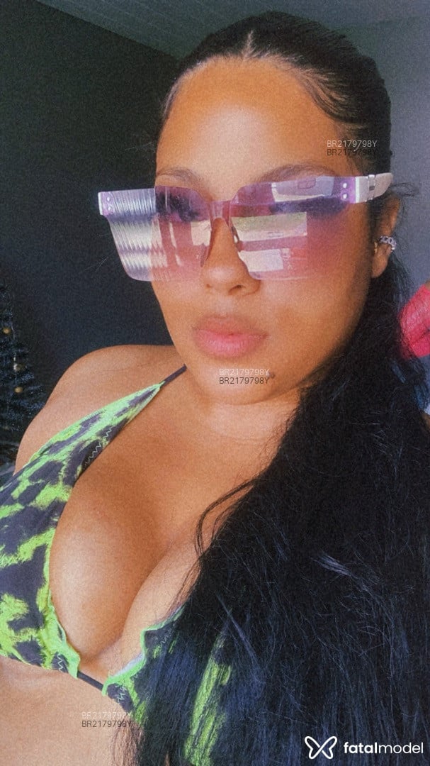 Acompanhante mulher morena (o) de olhos pretos - Larisinha Acompanhante mulher morena (o) de olhos pretos - Larisinha