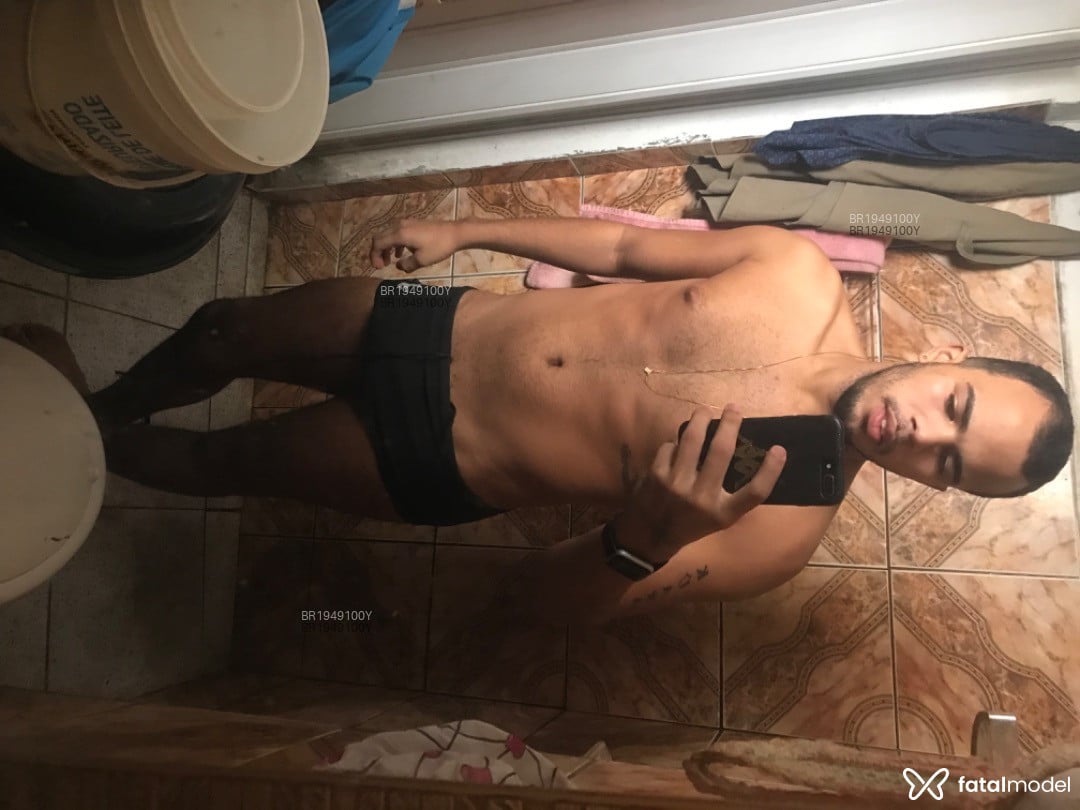 Acompanhante homem morena (o) de olhos castanhos em Rio de Janeiro - Bruno