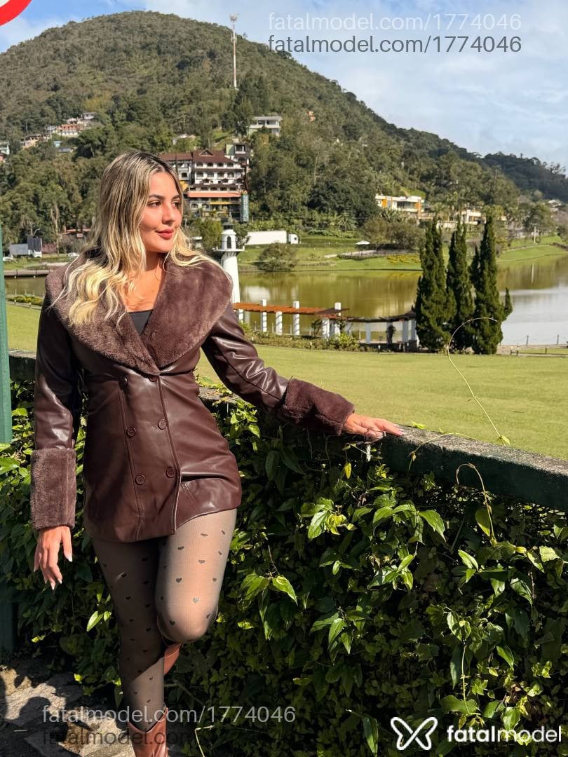 Acompanhante mulher loira (o) de olhos mel - Sofia