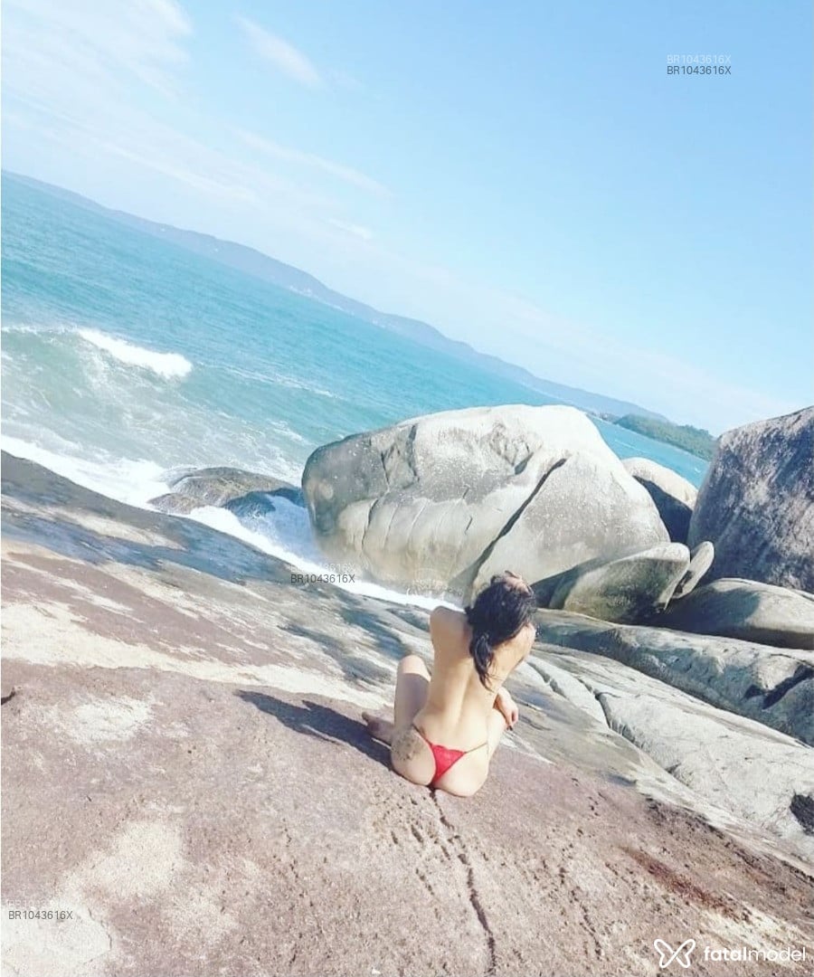 Acompanhante mulher morena (o) de olhos mel em Itapema - Lellê