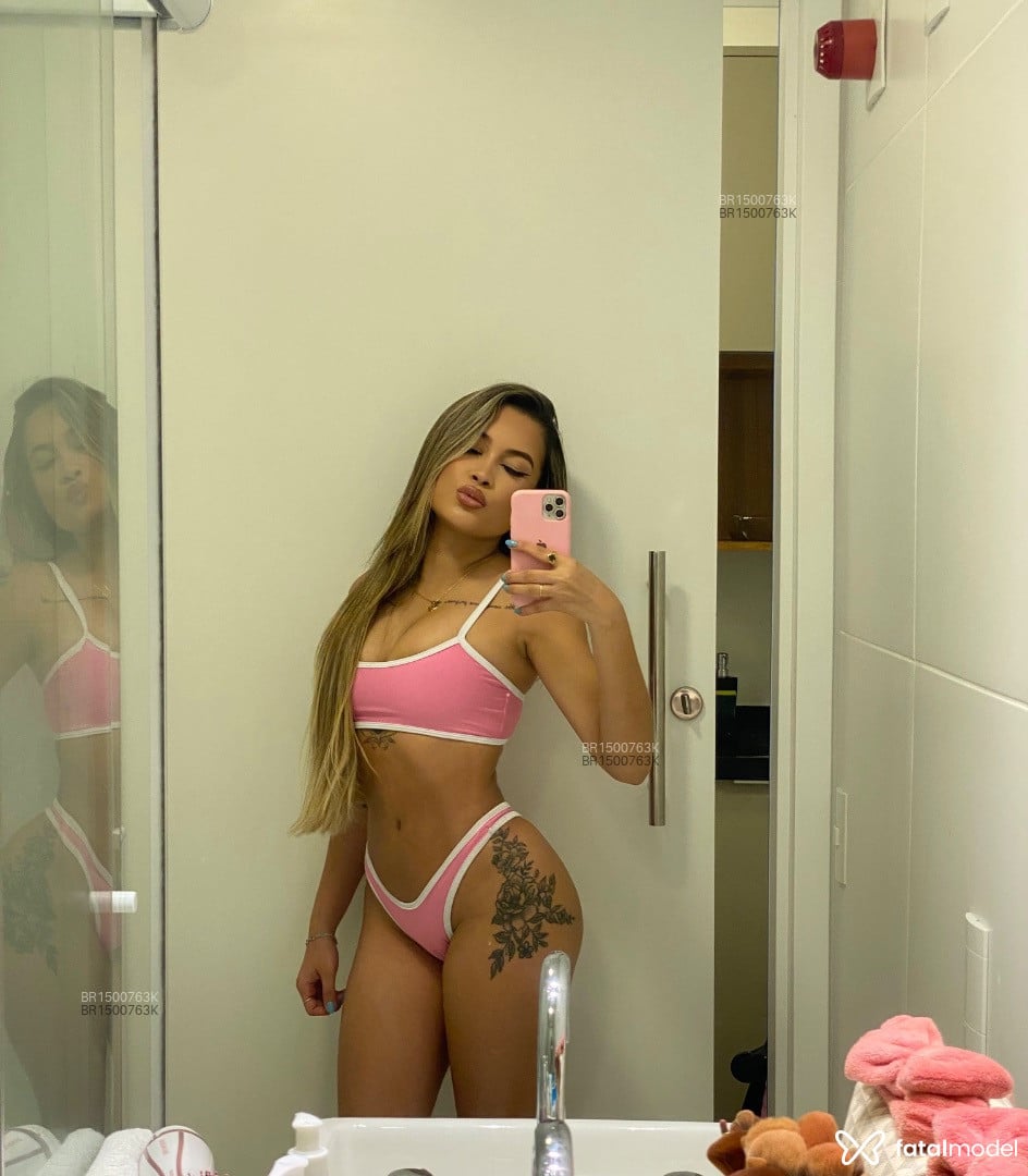Acompanhante mulher loira (o) de olhos castanhos - Alycia Aguiar