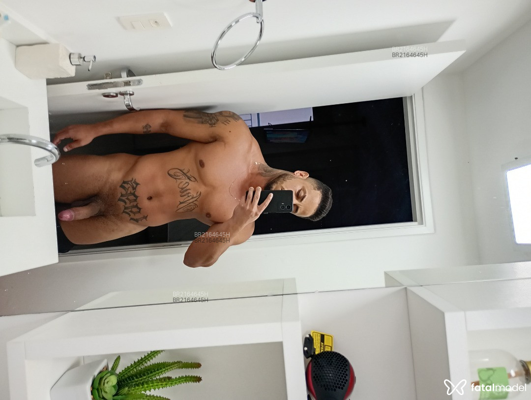 Acompanhante homem com cabelo castanho de olhos castanhos em São Paulo Acompanhante homem com cabelo castanho de olhos castanhos em São Paulo - Gustavo Lins
