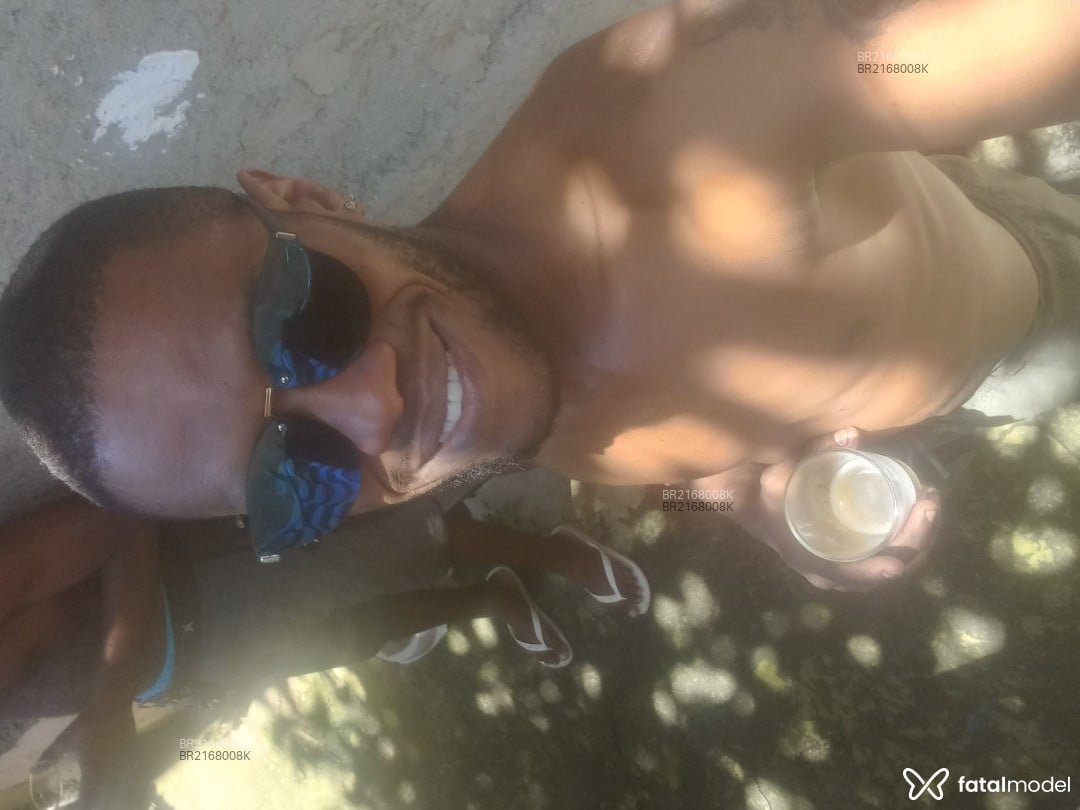 Acompanhante homem sem cabelo de olhos castanhos em Cabo Frio Acompanhante homem sem cabelo de olhos castanhos em Cabo Frio - Mp Drigo
