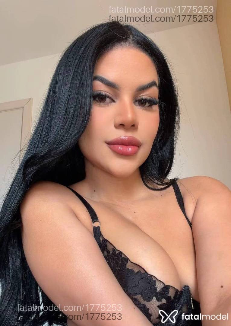 Acompanhante mulher com cabelo castanho de olhos castanhos - Carol Valmont