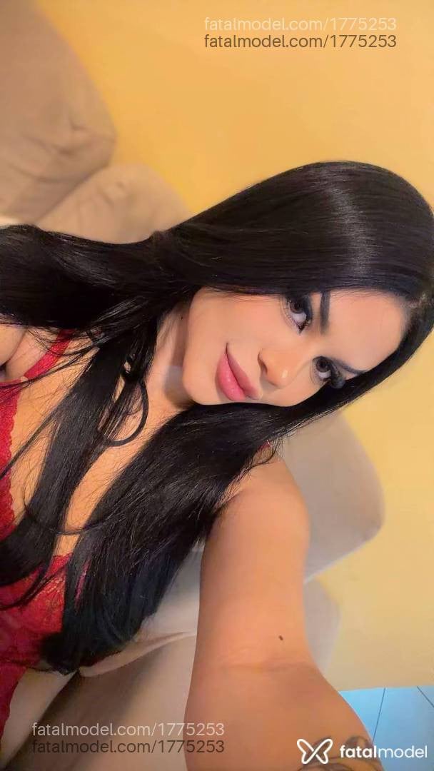 Acompanhante mulher com cabelo castanho de olhos castanhos - Carol Valmont Acompanhante mulher com cabelo castanho de olhos castanhos - Carol Valmont