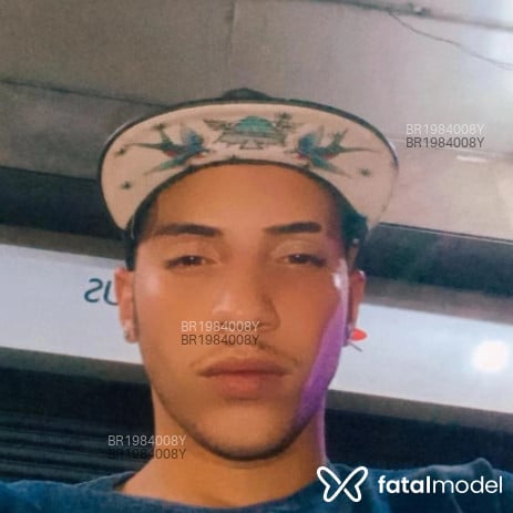 Acompanhante homem com cabelo castanho de olhos castanhos em Virtual - Maxcosta
