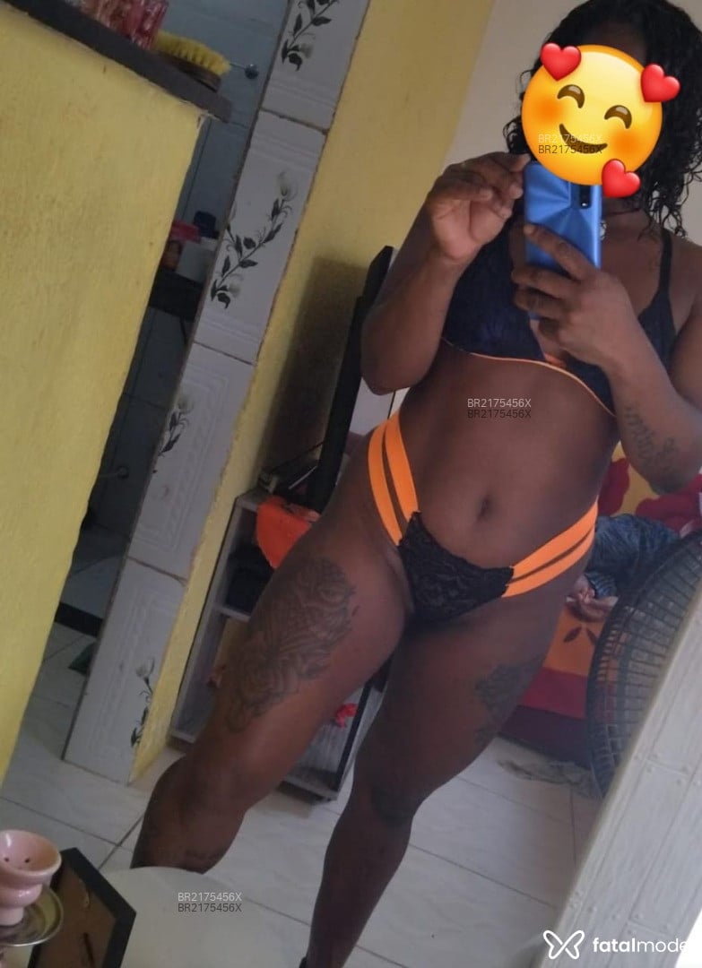 Acompanhante mulher morena (o) de olhos pretos em Salvador - Suzi