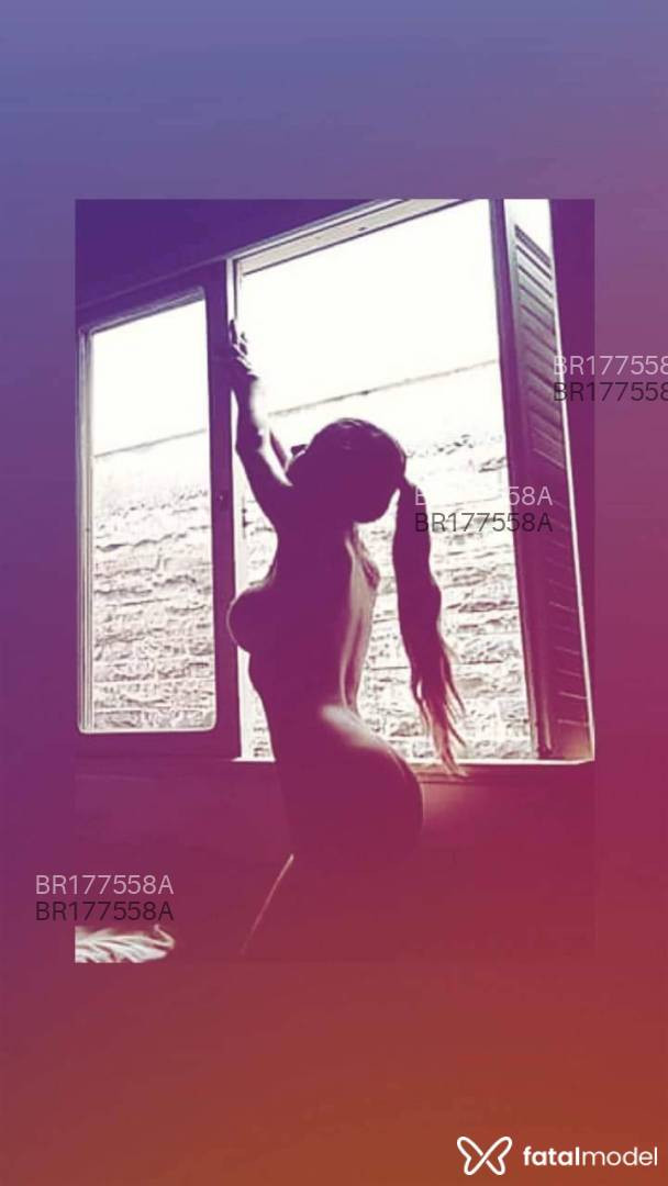 Acompanhante mulher com cabelo colorido de olhos castanhos em Santa Maria - Bianca Araújo