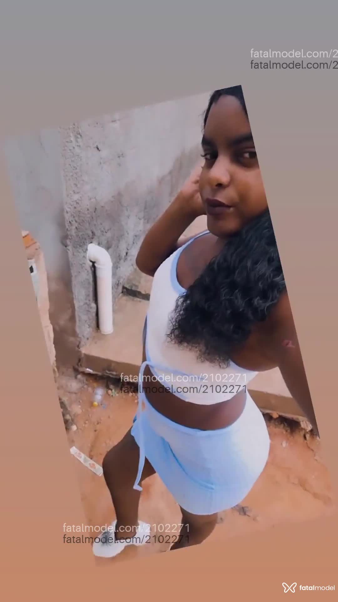 Acompanhante mulher trans com cabelo colorido de olhos castanhos em Sete Lagoas - Khawanny Shopia