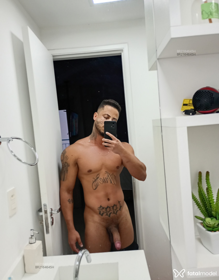 Acompanhante homem com cabelo castanho de olhos castanhos em São Paulo Acompanhante homem com cabelo castanho de olhos castanhos em São Paulo - Gustavo Lins