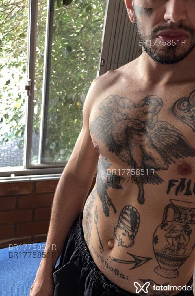 Acompanhante homem morena (o) de olhos castanhos em Chapecó Acompanhante homem morena (o) de olhos castanhos em Chapecó - Rafael