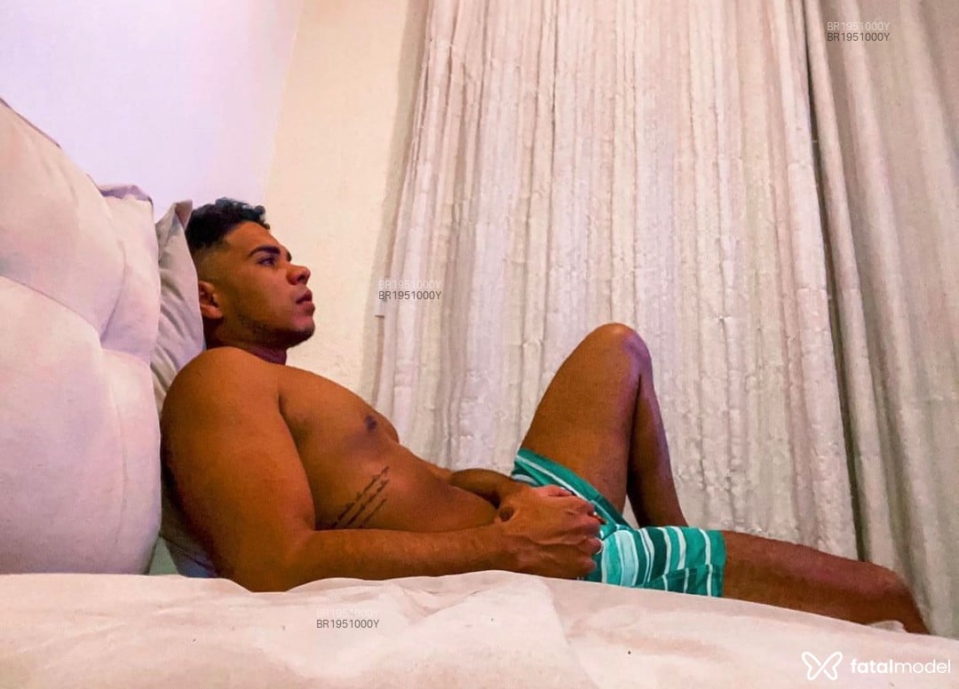 Acompanhante homem morena (o) de olhos castanhos em Barra Velha Acompanhante homem morena (o) de olhos castanhos em Barra Velha - Mikael Moraes