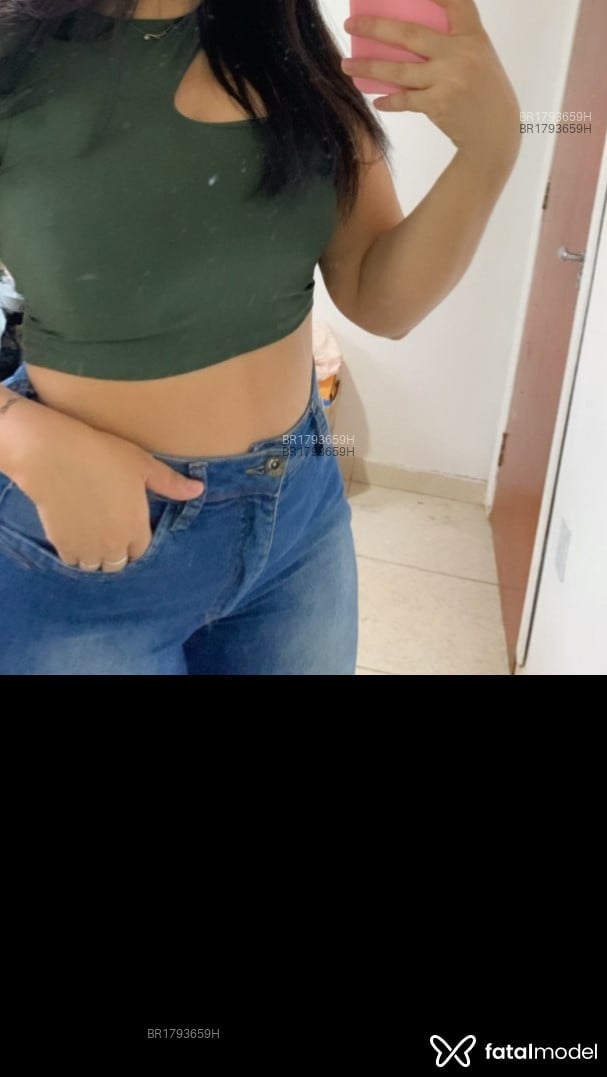 Acompanhante mulher com cabelo castanho de olhos castanhos em Brasília Acompanhante mulher com cabelo castanho de olhos castanhos em Brasília - Luara Fernanda