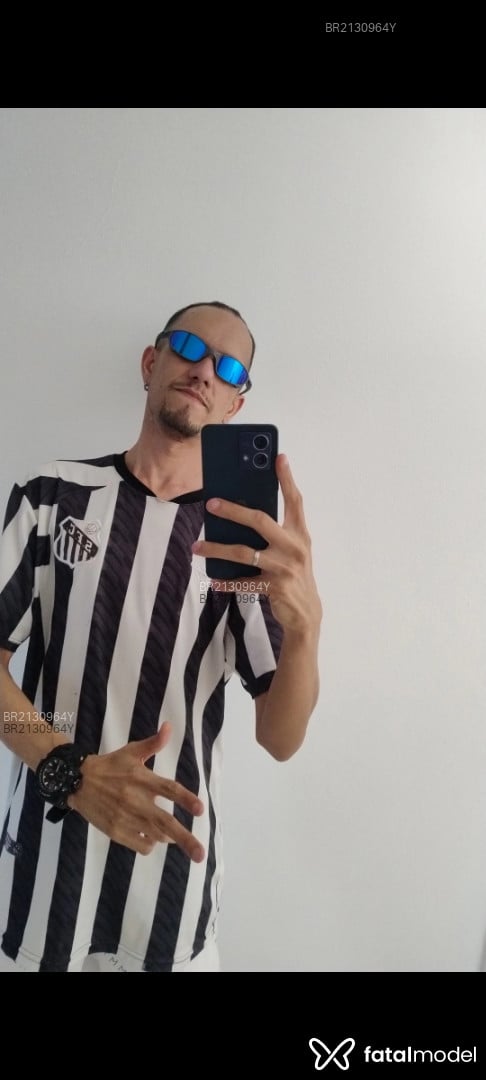Acompanhante homem com cabelo castanho de olhos castanhos em Florianópolis - Vinícius