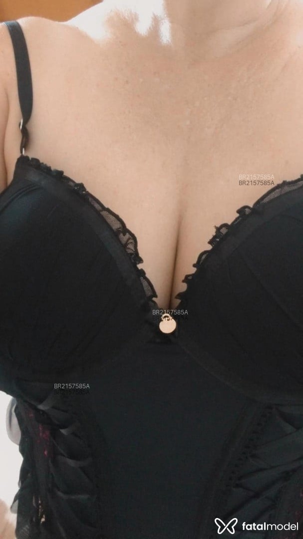 Acompanhante mulher loira (o) de olhos mel - Lais