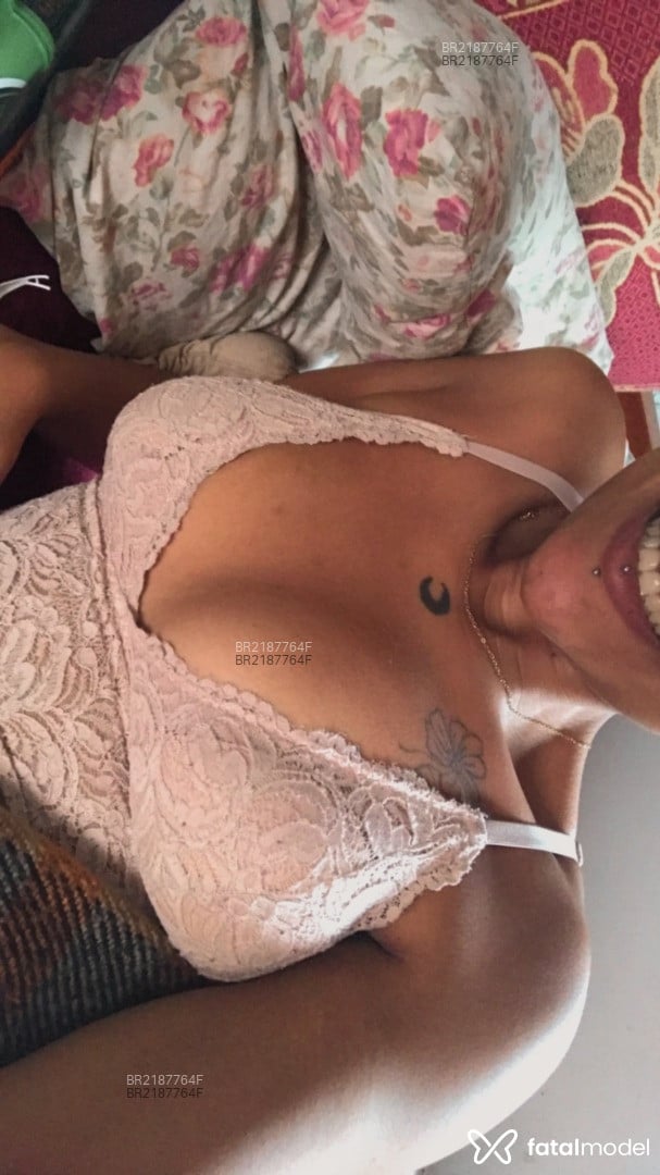 Acompanhante mulher com cabelo castanho de olhos castanhos em Florianópolis - Afrodite