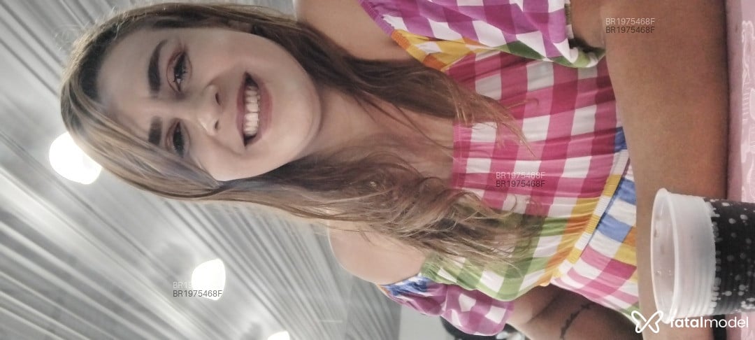 Acompanhante mulher trans com cabelo castanho de olhos mel - Bruna Gaudard Acompanhante mulher trans com cabelo castanho de olhos mel - Bruna Gaudard
