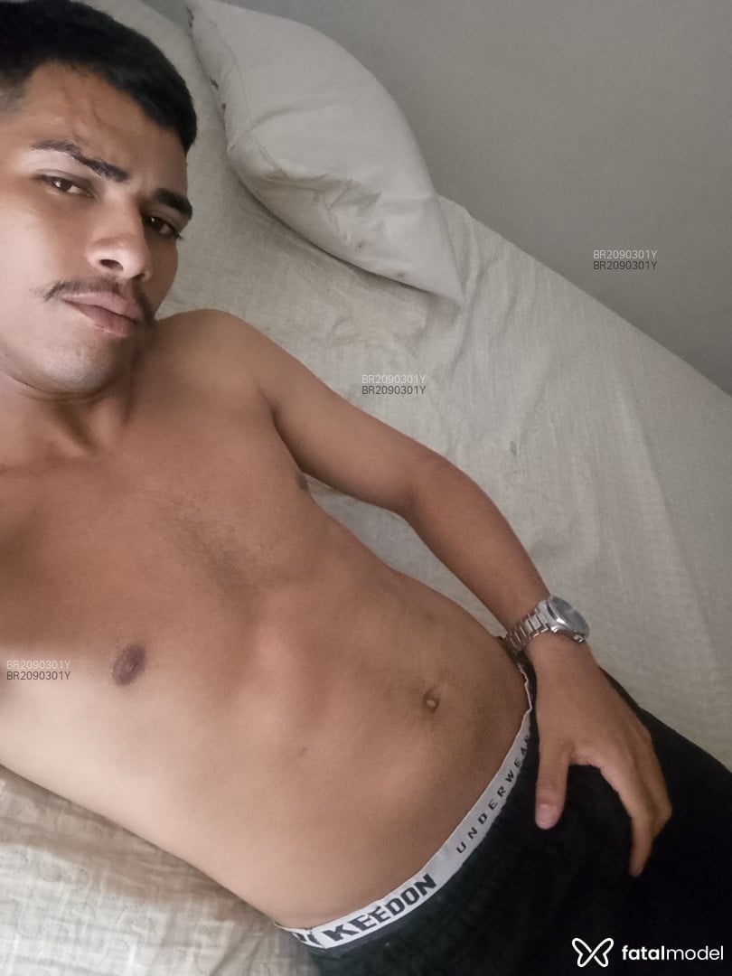 Acompanhante homem morena (o) de olhos castanhos em Uberlândia - Jotave