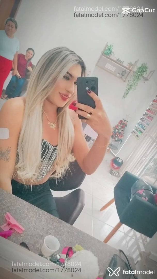 Acompanhante mulher trans loira (o) de olhos pretos - Rafaela Paes