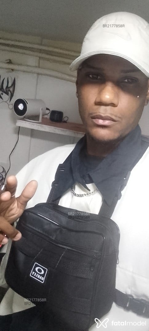 Acompanhante homem morena (o) de olhos castanhos em São Paulo - Vitor