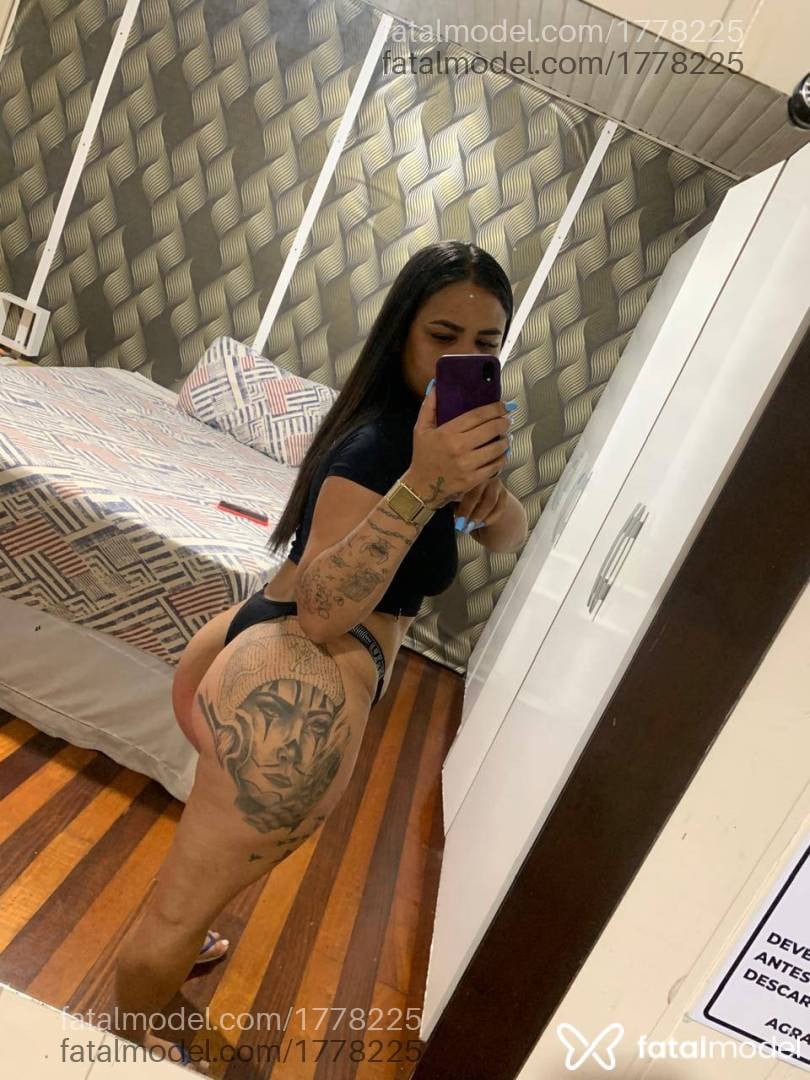 Acompanhante mulher com cabelo castanho de olhos mel - Patrícia