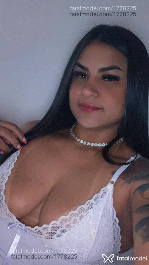 Acompanhante mulher com cabelo castanho de olhos mel - Patrícia