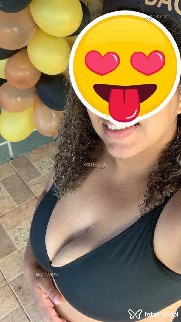 Acompanhante mulher com cabelo colorido de olhos castanhos em Virtual - Maflor