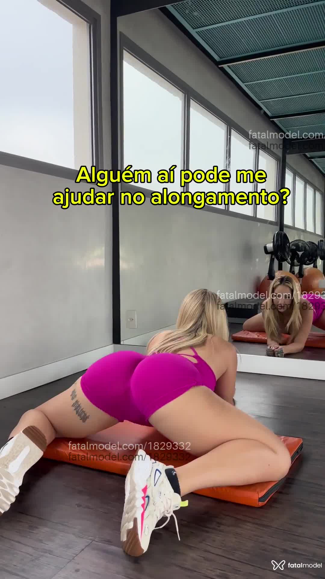 Acompanhante mulher loira (o) de olhos pretos em Virtual - Mari Oliveira