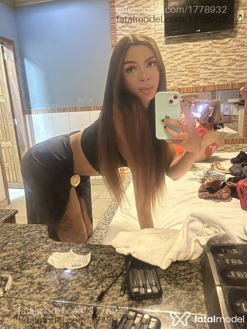 Acompanhante mulher trans com cabelo castanho de olhos castanhos - Katherine Rios