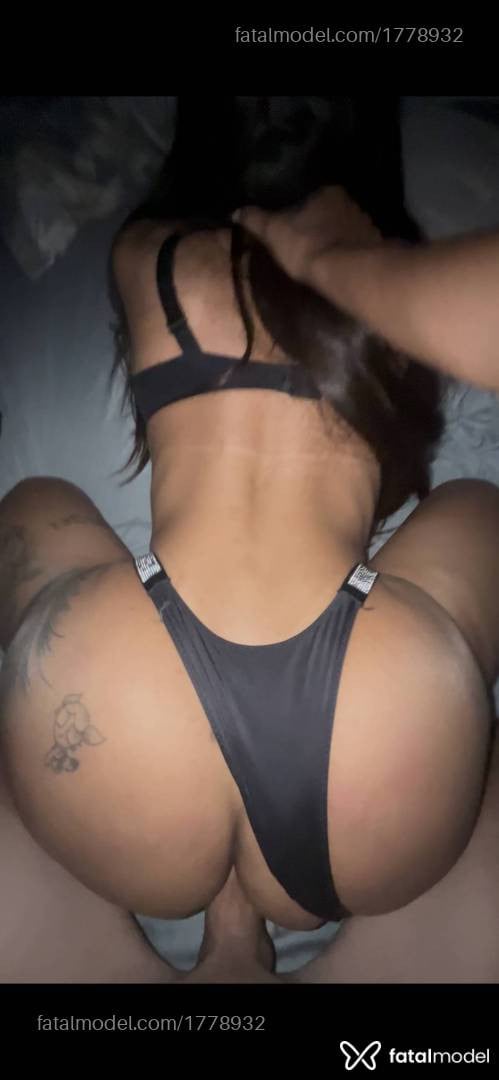 Acompanhante mulher trans com cabelo castanho de olhos castanhos - Melissa Gabrielly