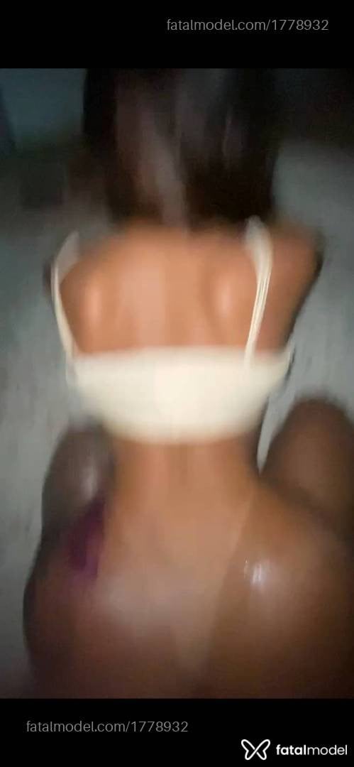 Acompanhante mulher trans com cabelo castanho de olhos castanhos - Melissa Gabrielly