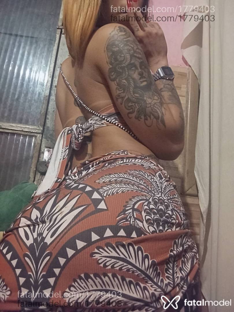 Acompanhante mulher com cabelo castanho de olhos castanhos - Víbora