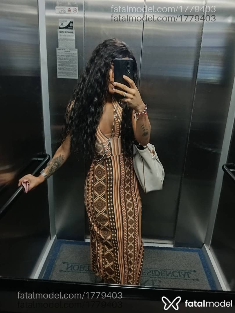 Acompanhante mulher com cabelo castanho de olhos castanhos - Víbora