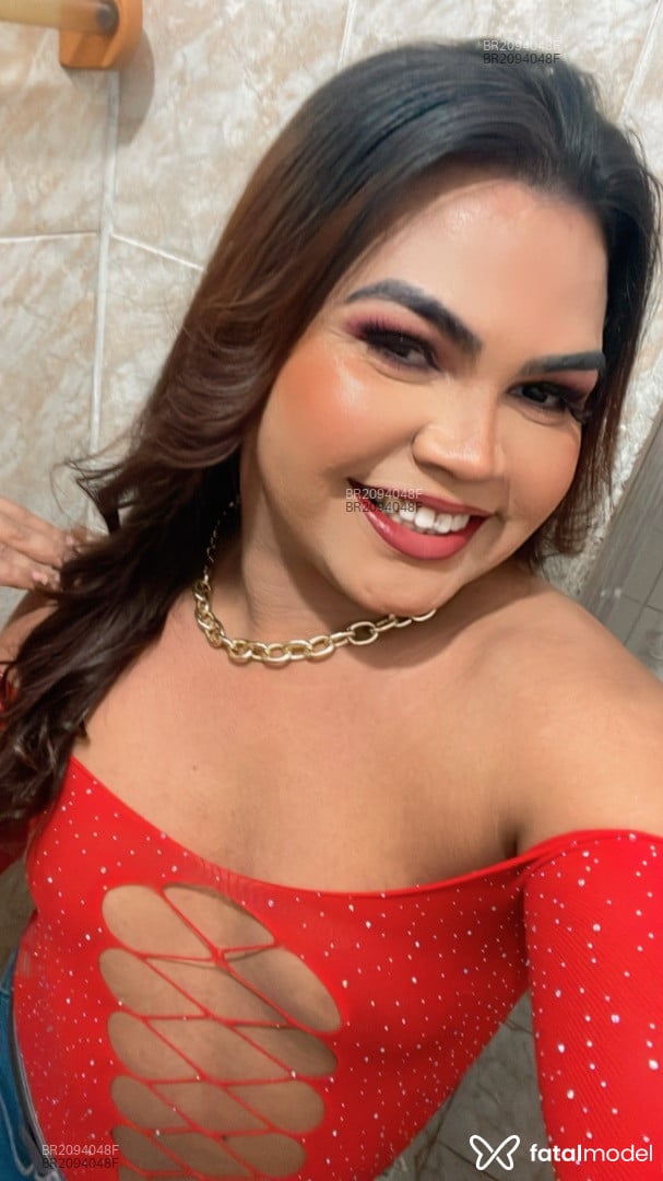 Acompanhante mulher trans morena (o) de olhos pretos - Fernanda