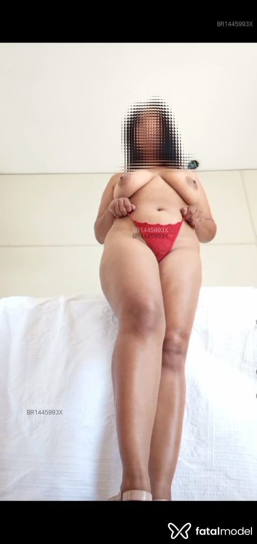 Acompanhante mulher morena (o) de olhos castanhos em Joinville - Bárbara Duarte