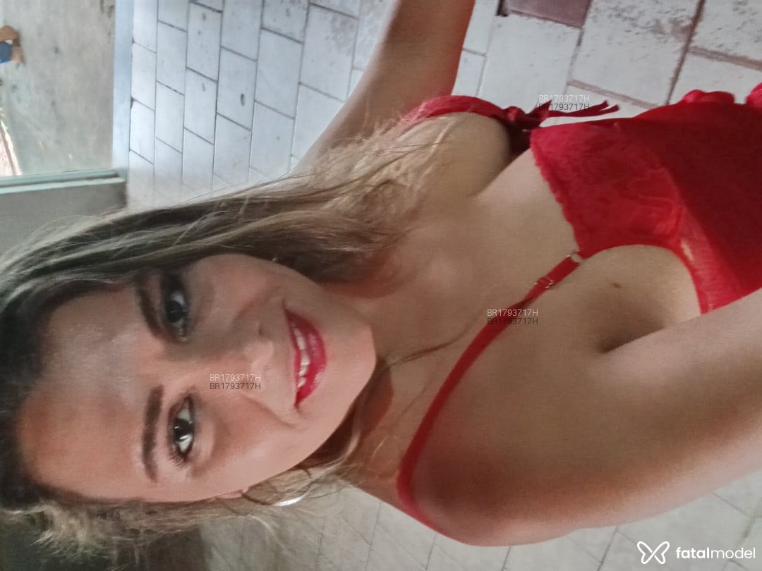 Acompanhante mulher loira (o) de olhos castanhos - Cris Martins