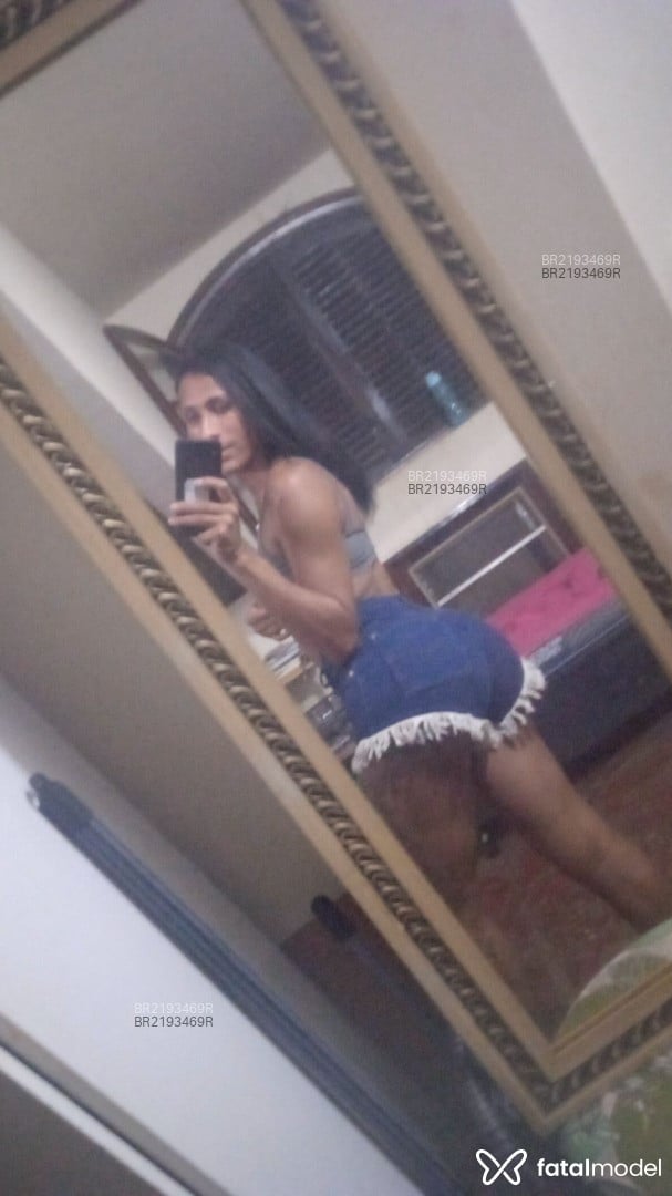 Acompanhante mulher trans morena (o) de olhos castanhos - Izabelly Acompanhante mulher trans morena (o) de olhos castanhos - Izabelly
